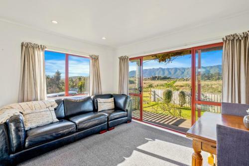 Cottage On Rutherford - Waikanae Beach Holiday Home