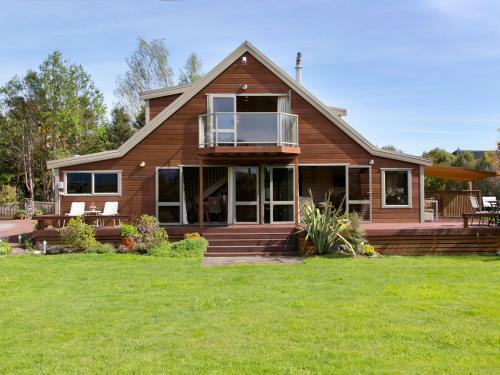 Riverstone House - Turangi Holiday Home
