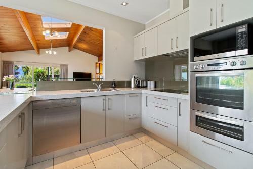Country Retreat - Athenree Holiday Home