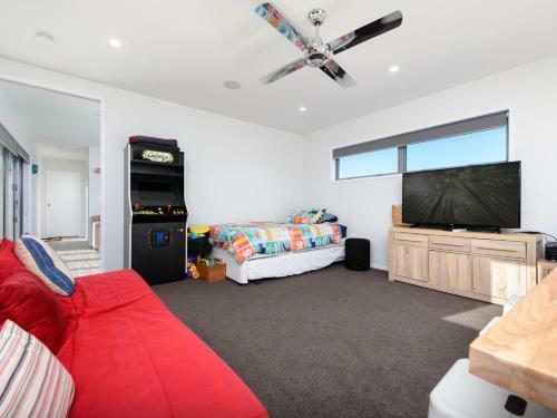 Escape On Edinburgh - Waihi Beach Holiday Home