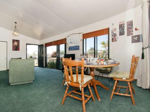 Korolevu Beach House - Whangamata Holiday Home
