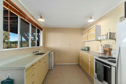 Wander To Wakeman - Acacia Bay Downstairs Holiday Unit