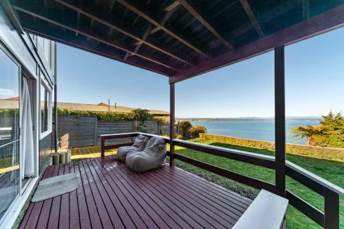 Wander To Wakeman - Acacia Bay Downstairs Holiday Unit