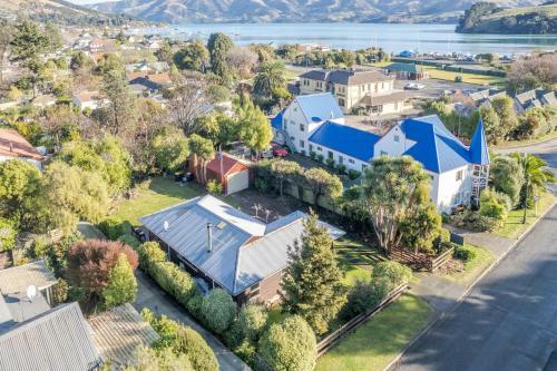 Woodills Wonderland - Akaroa Holiday Home