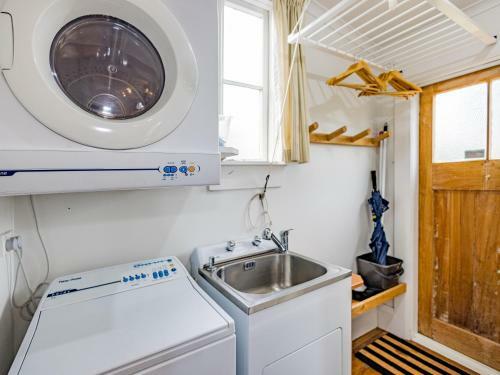 Old Railway Cottage - Ohakune Holiday Home