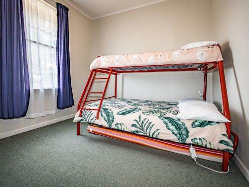 Old Railway Cottage - Ohakune Holiday Home