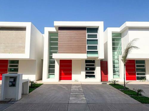 New House / Vip / 1 Block To The Beach
