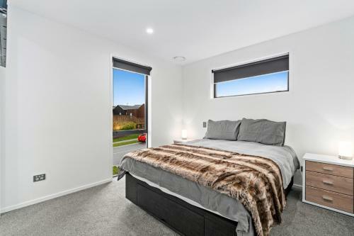 Bridesdale Views - Lake Hayes Holiday Home