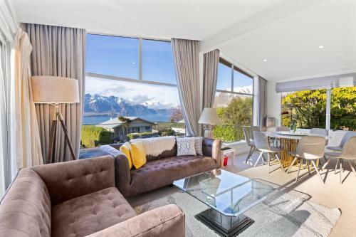 Alpine Home With Amazing Mountain & Lake Views