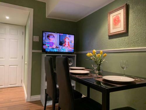 Newly Renovated Bsmt Apartment With Free Parking