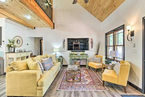 Evolve Spacious Bohemian Cabin 9 Miles To Lake!