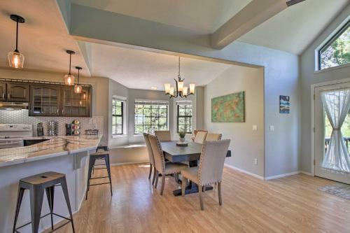 Modern Show Low Retreat With Deck And Mtn Views!
