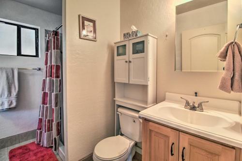 Quaint Show Low Cabin With 2 Decks And Gas Grill!