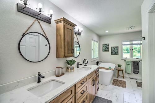 Cotter Home With Direct Access To White River!