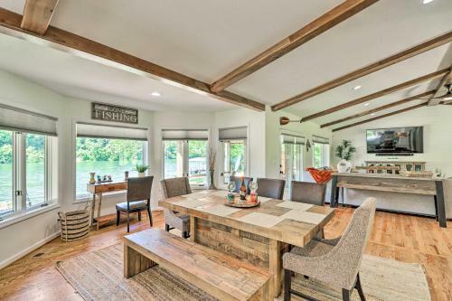 Cotter Home With Direct Access To White River!