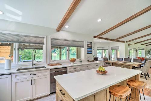 Cotter Home With Direct Access To White River!