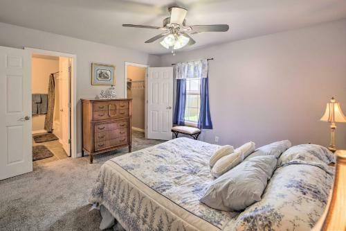 Convenient Centerton Retreat With Deck And Yard!