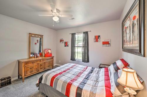 Convenient Centerton Retreat With Deck And Yard!
