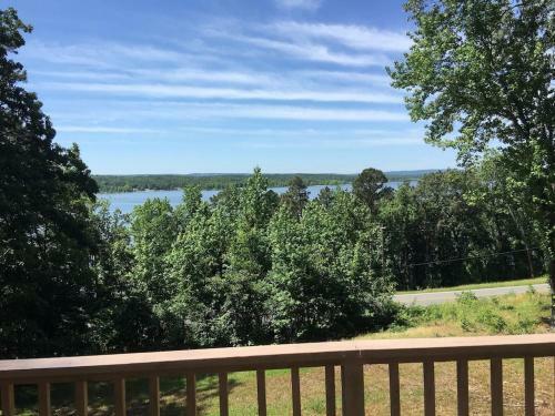Greers Ferry Lake View Home 4br, 2ba