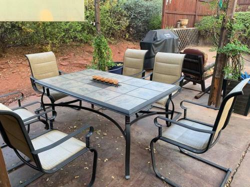 3 Bedroom With Stunning Red Rock Views! Walk To Trails!