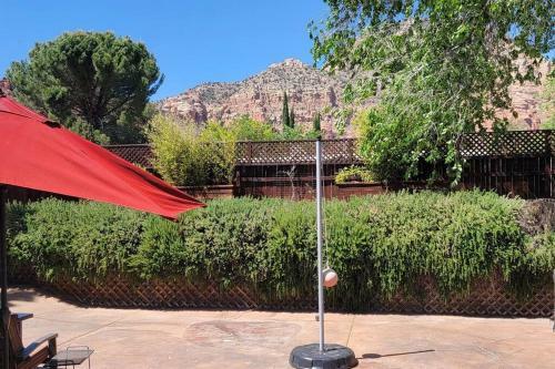 3 Bedroom With Stunning Red Rock Views! Walk To Trails!
