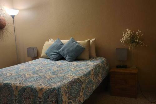 3 Bedroom With Stunning Red Rock Views! Walk To Trails!