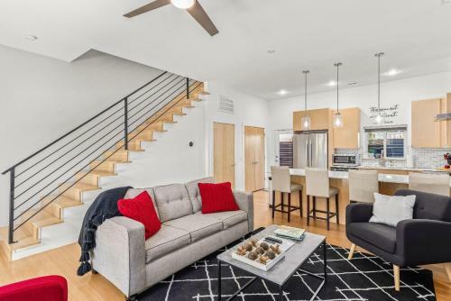 Condo On College Close To University & Razorback Stadium