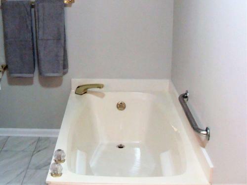 Villa Amazing Views, Family Fun, Private Dock, Sleeps 16