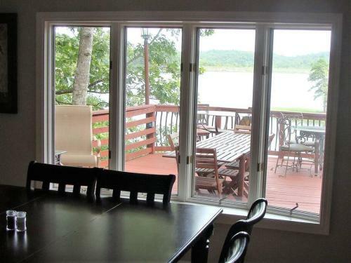 Villa Amazing Views, Family Fun, Private Dock, Sleeps 16