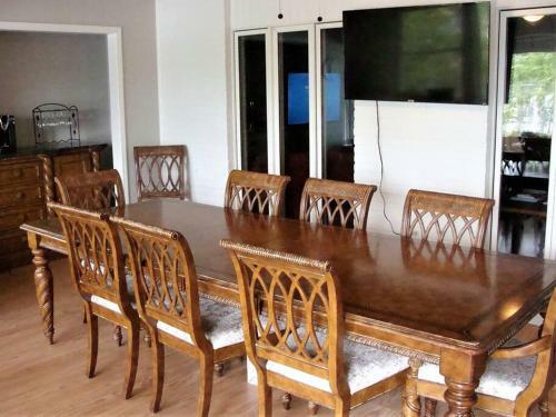 Villa Amazing Views, Family Fun, Private Dock, Sleeps 16