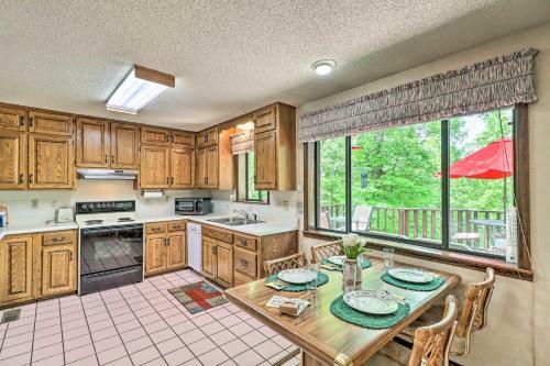 Mountain Home Retreat About 5 Mi To Norfork Lake!