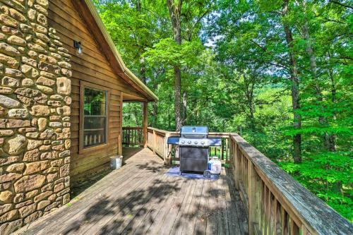 Secluded Creekside Cabin With Kayaks Provided