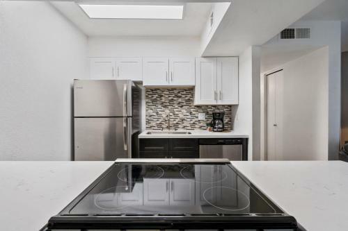 Stay Gia--newly Renovated 2br Apartment--pool