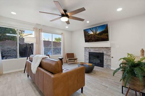 Desert Oasis With Heated Pool/convenient Location