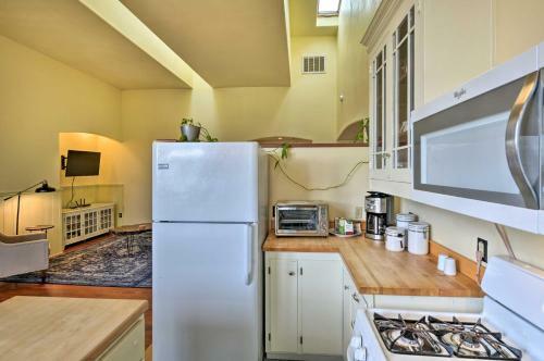 Charming Apartment In Downtown Blue Lake!