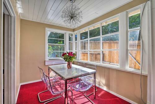 Sun-dappled Retreat With Private Back Deck!