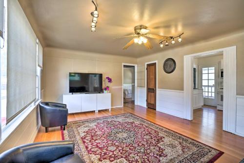 Sun-dappled Retreat With Private Back Deck!