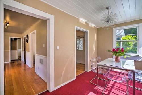 Sun-dappled Retreat With Private Back Deck!