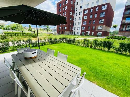 Luxury Apartment. Garden & Terrace. Free Parking.