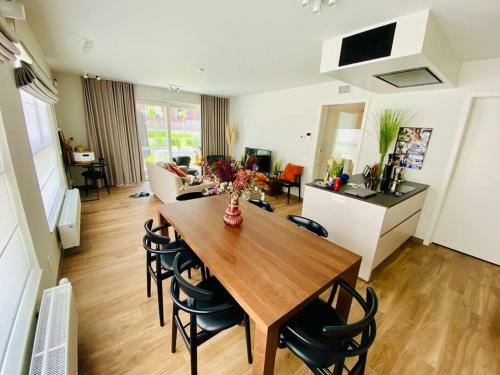 Luxury Apartment. Garden & Terrace. Free Parking.