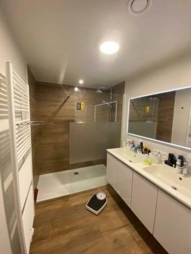 Luxury Apartment. Garden & Terrace. Free Parking.