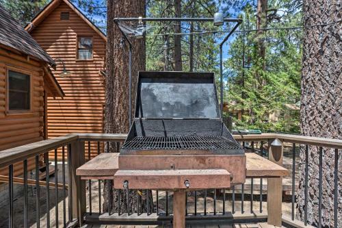 Big Bear Lake Cabin With Grill, 4 Mi To Slopes!