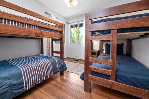 Lakeview Cozy Retreat