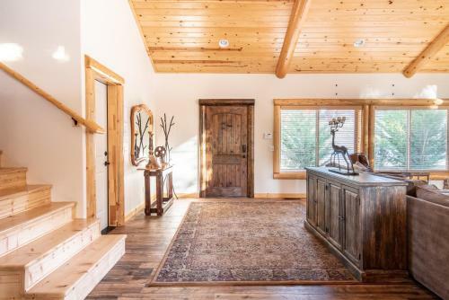 49 - Fawn Trail Lodge Home