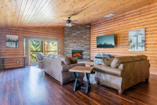 48 - Whispering Pines Lodge Home