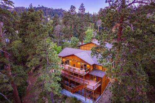 48 - Whispering Pines Lodge Home