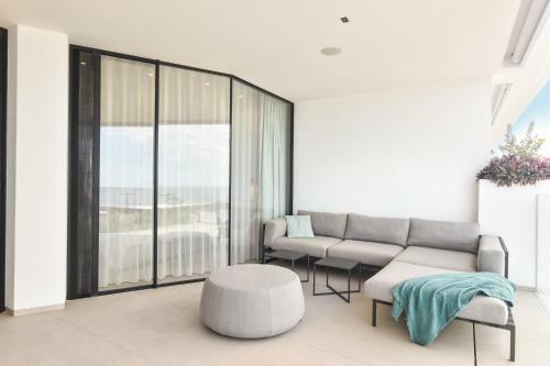 Infinity 1-6 Luxe Sea View 2b
