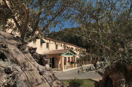 Aparthotel Logis Le Mas De Jossyl