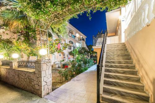 Hostal Athina Apartments