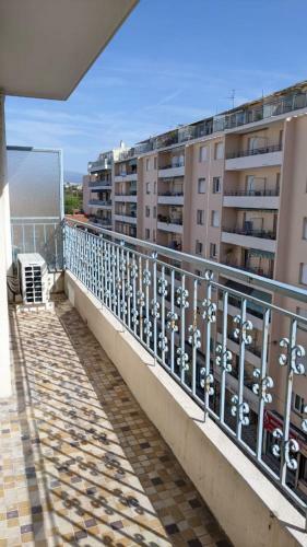 Apartment 65 M With Balcony Near The Sea